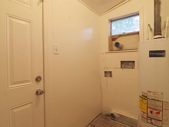 4th image of 903 Martha Dr
