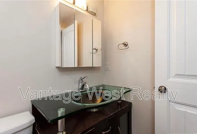 625 Rowcliffe Ave #202 — Photo 9