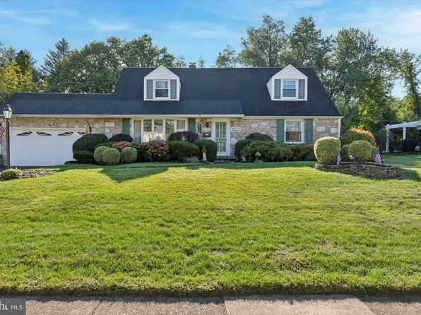 324 Valley Rd, Oreland, PA 19075