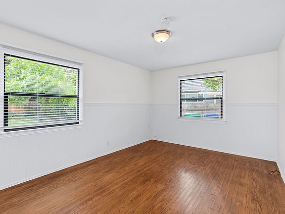 5th image of 1008 Robinson Ln