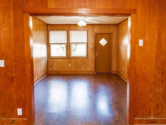 3rd image of 4005 Lee St