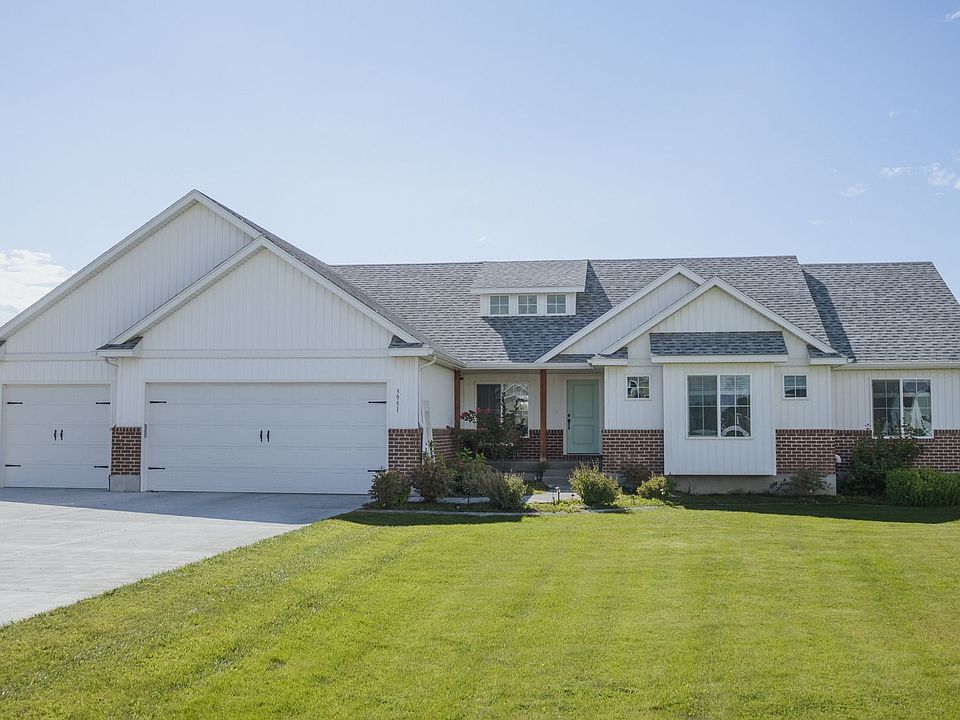 1st image of 3951 Woodland Dr
