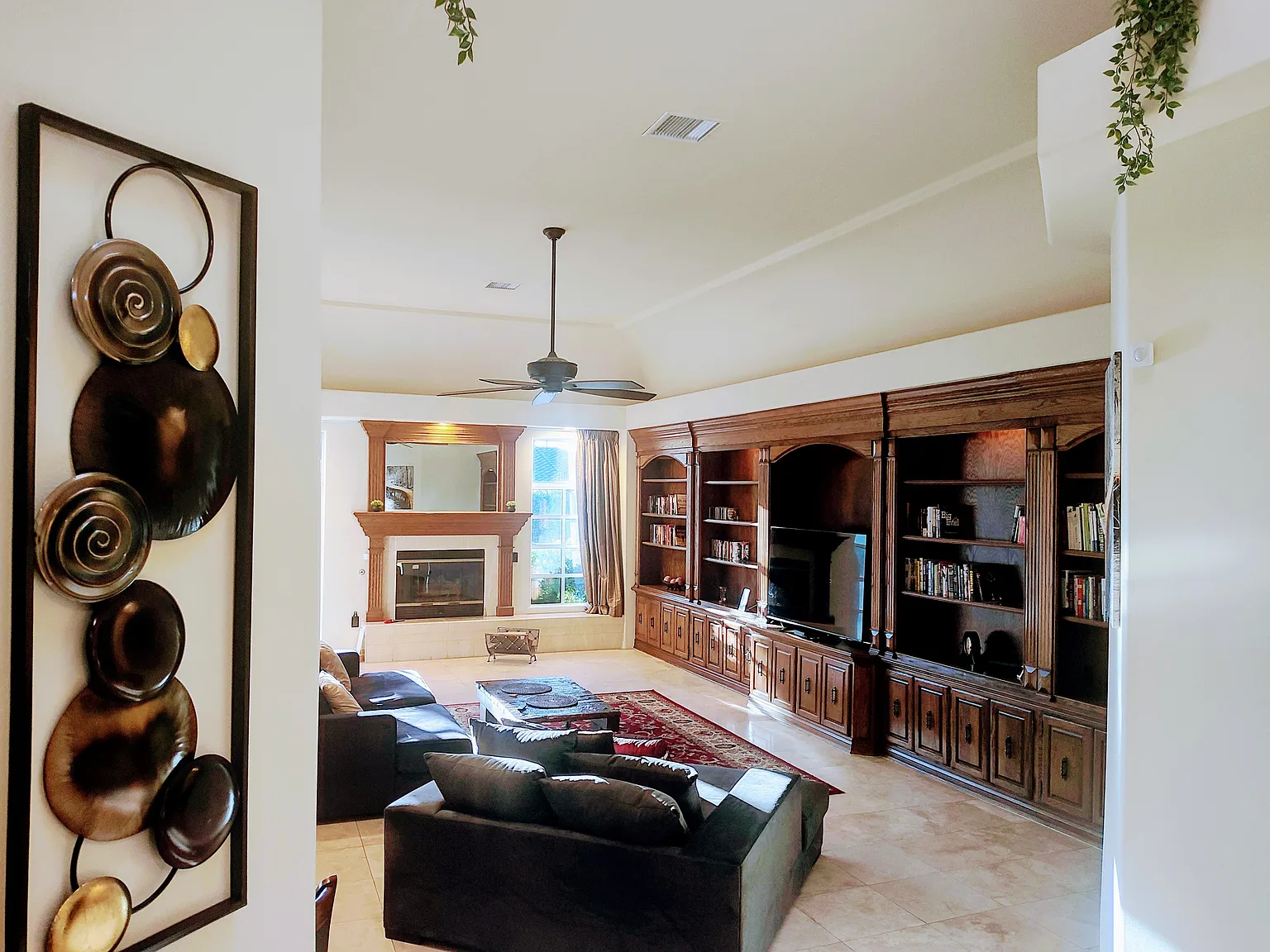 3 bed, 3847 sqft, $6,140 — Photo 2
