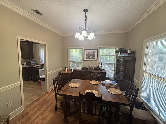 3rd image of 5 Northlake Dr