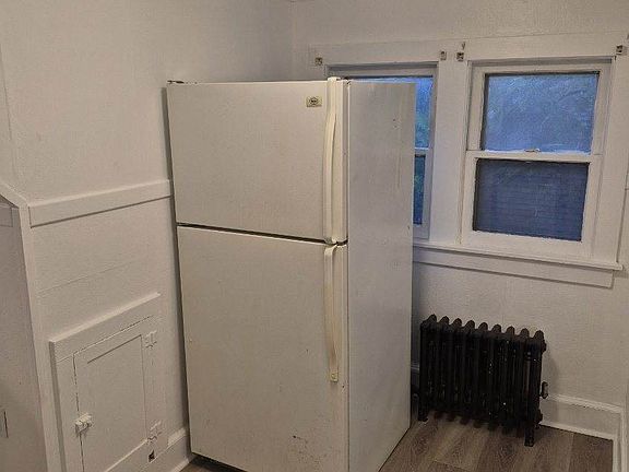 5th image of 27 Duane Ave #3