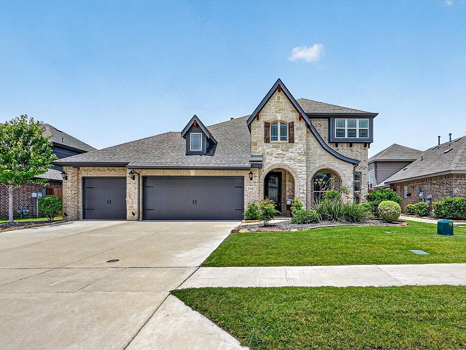1st image of 1943 Silverleaf Dr