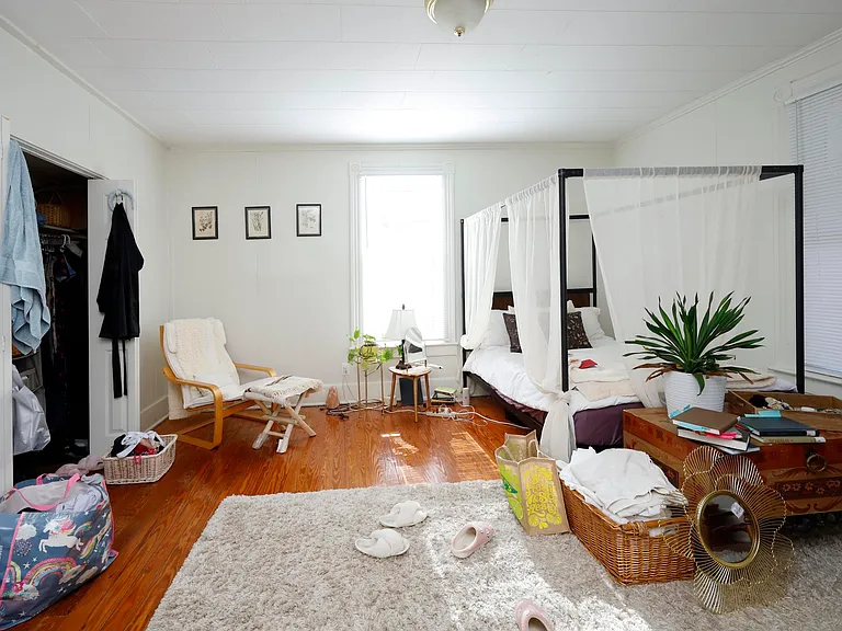 822 Clarendon St — Photo 7
