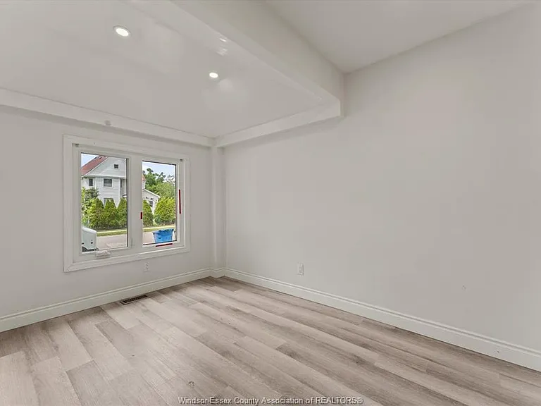 972 Wellington Ave #MAIN — Photo 7