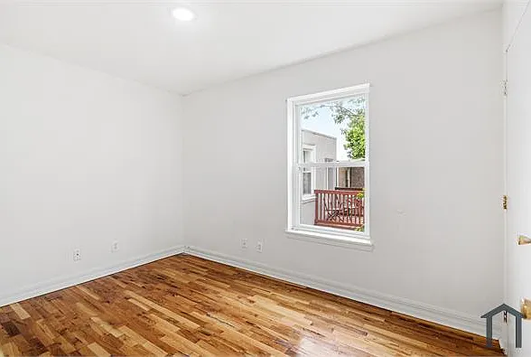 322 N Edgewood St — Photo 9