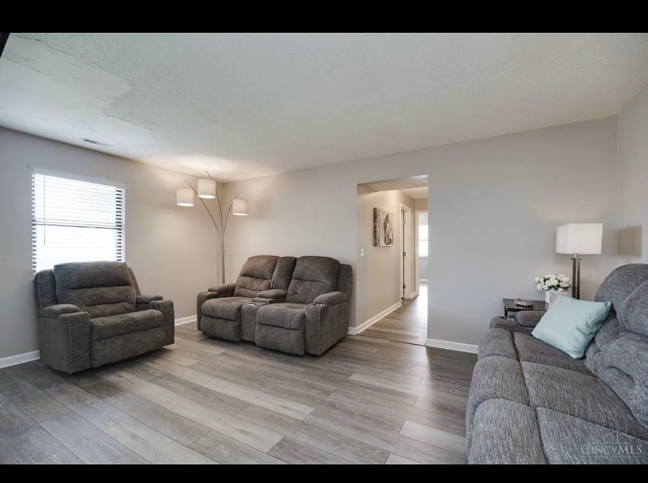 2 bed, 1015 sqft, $1,350 — Photo 2