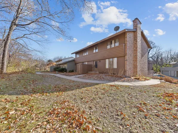 21 Walden St, Burnsville, MN 55337