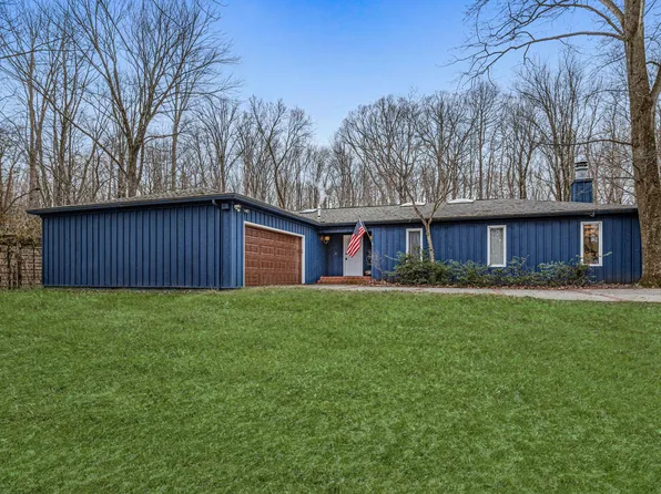 7444 Youngren Rd, Three Oaks, MI 49128