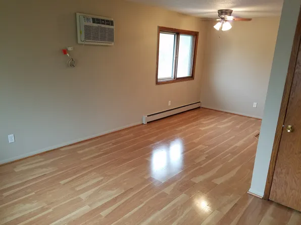 5751 Quincy St #4, Saint Paul, MN 55112