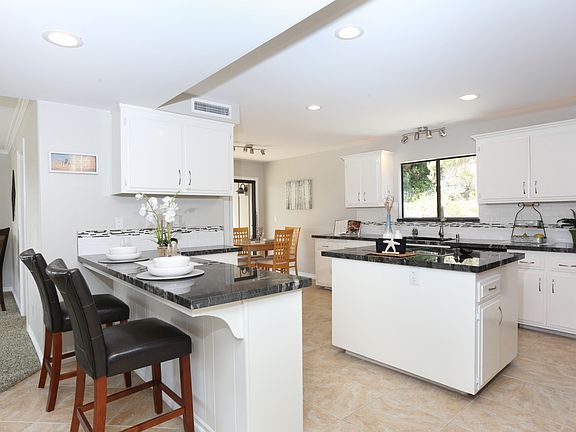 Bright Kitchen with Granite
