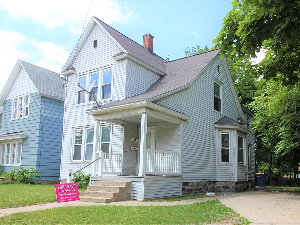 855 Alexander St SE
