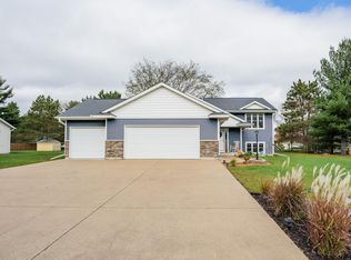 1021 Prairie Cir, Menomonie, WI 54751
