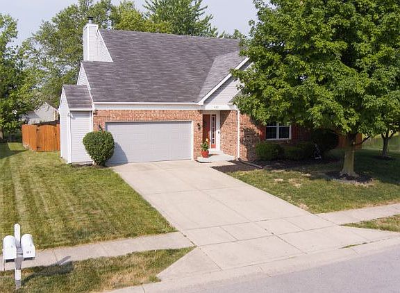 2nd image of 409 Sugar Bush Ln N