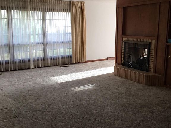 2nd image of 611 Woods Dr