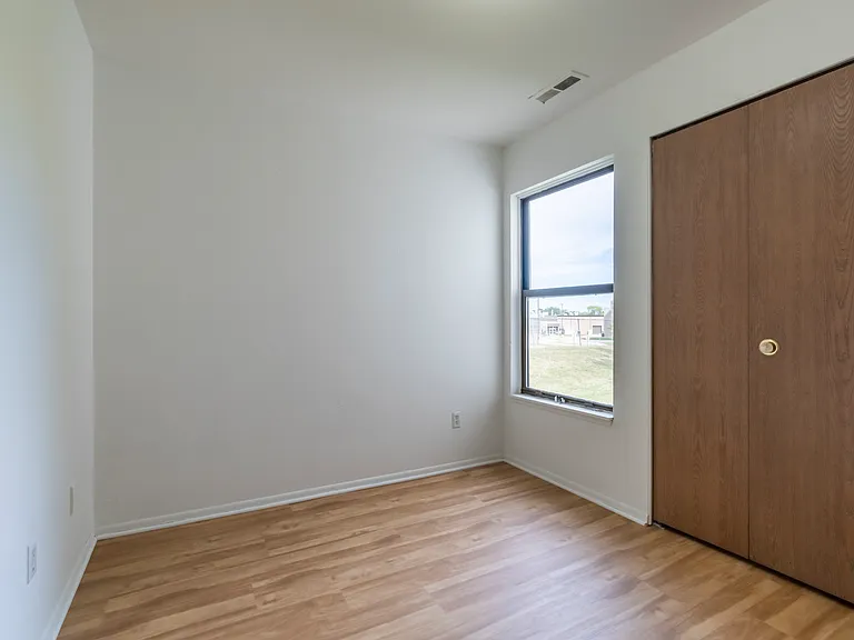 Knob Pines Apartments — Photo 4