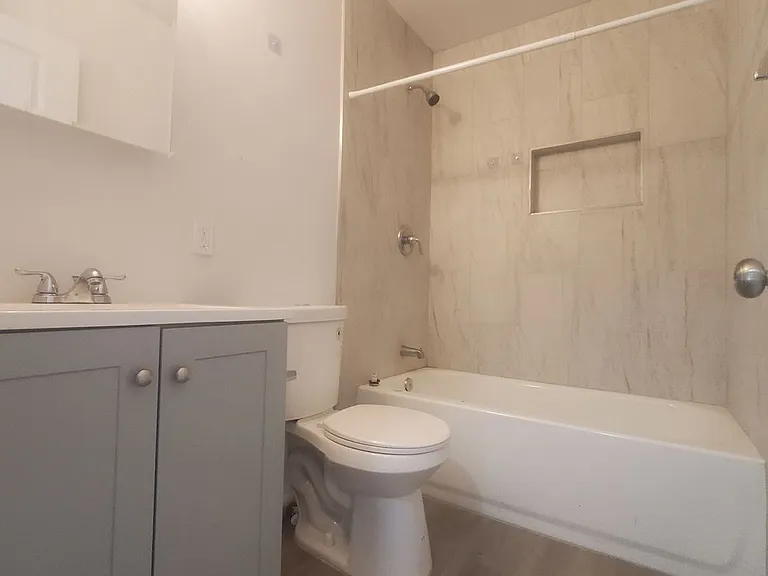 2707 E Moreland St — Photo 11