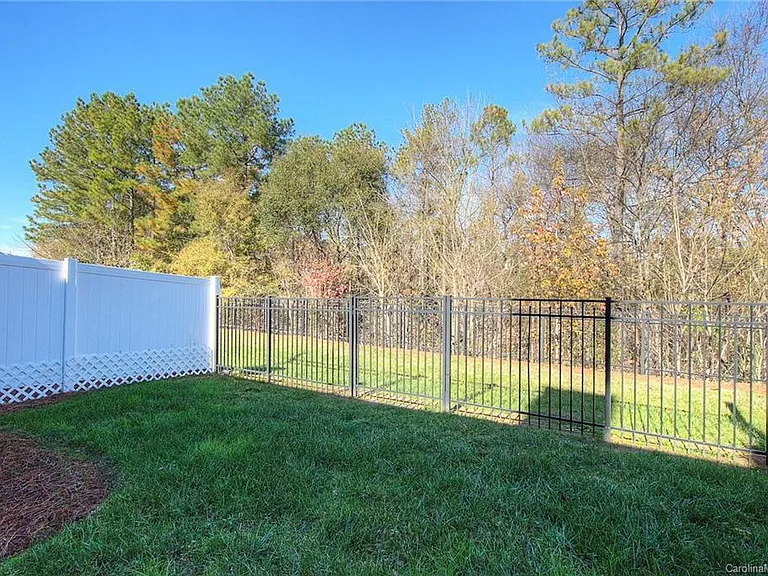 9722 Springholm Dr — Photo 23
