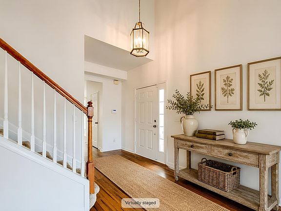 4th image of 321 Shady Creek Ln