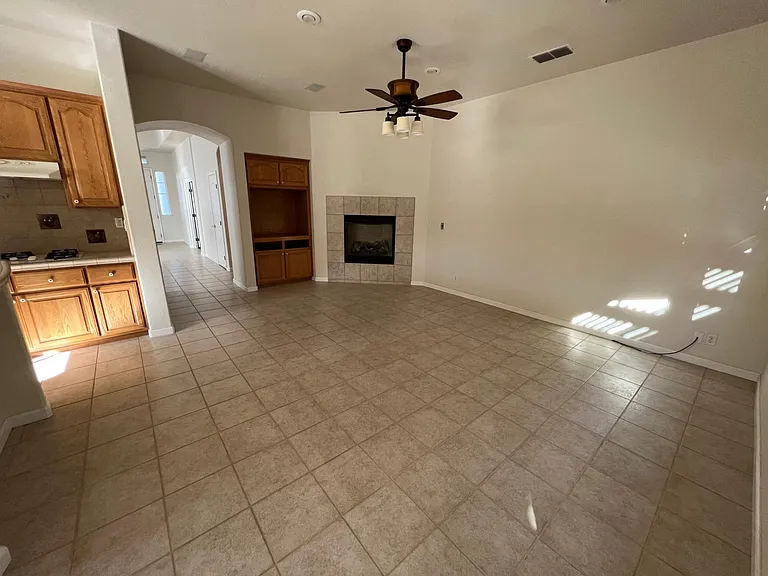 2094 Dorrington Dr — Photo 7
