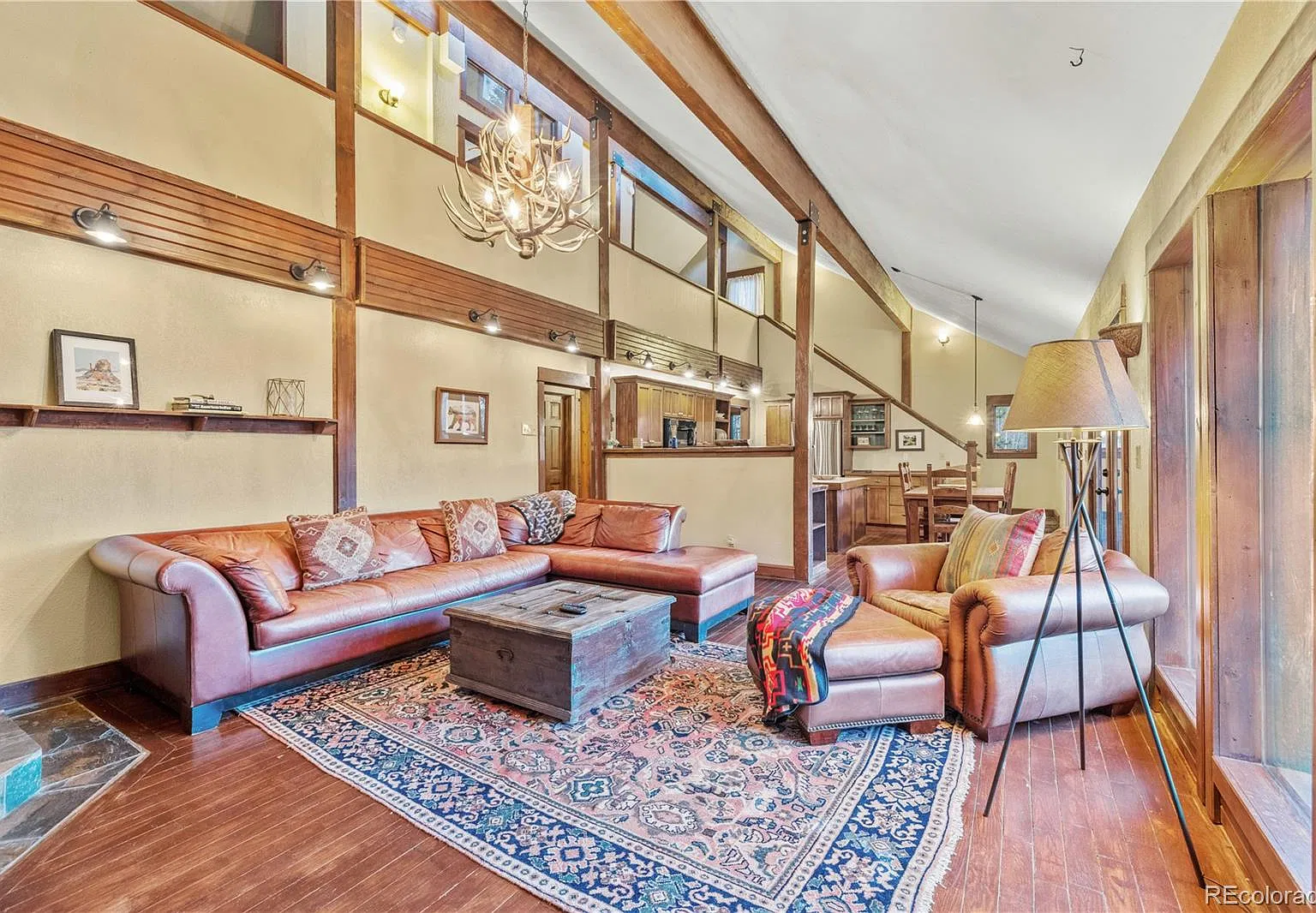 4 bed, 3.0 bath, 3192 sqft, $4,200 — Photo 2