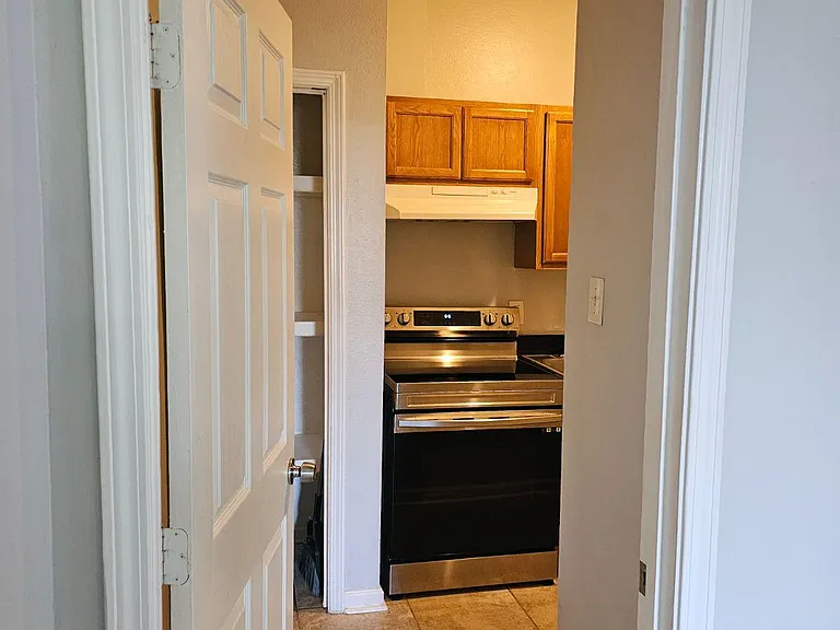 1410 Saint Andrew St #9 — Photo 5