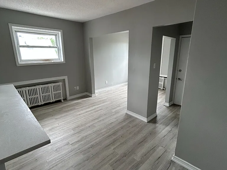 883 Somerset St W #6 — Photo 5