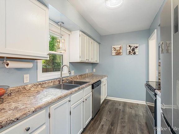 4th image of 4373 Carolyn St