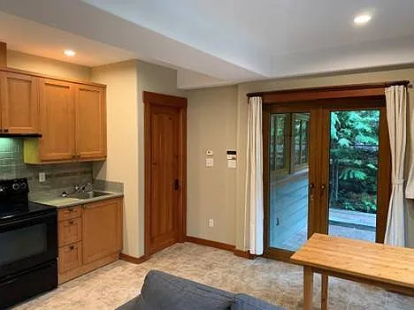 Treetop Ln, Whistler — Photo 4