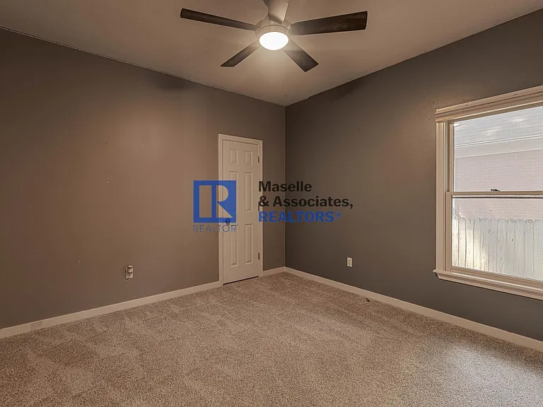 1046 Newland St — Photo 33