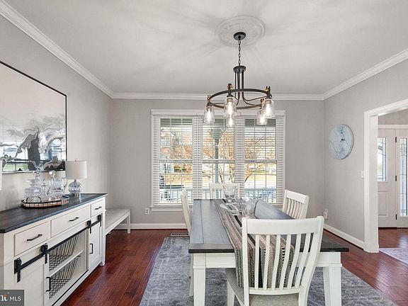 5th image of 1 Hemlock Ct
