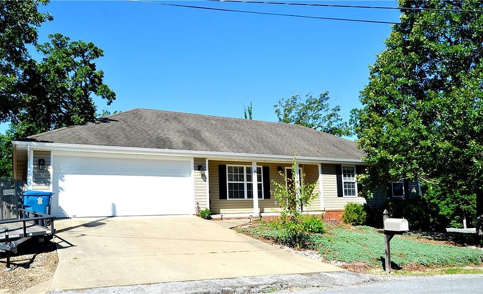 1st image of 18 Harrington Dr