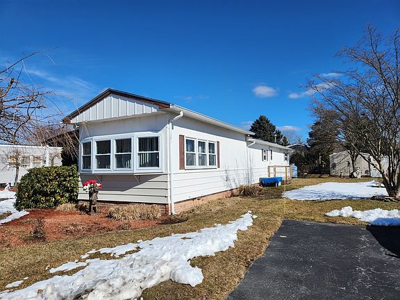 3rd image of 10 Hilltop Rd