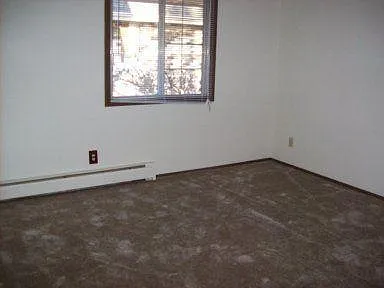 Colony Court Apartments — Photo 6