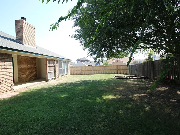 420 Birchwood Ln — Photo 32