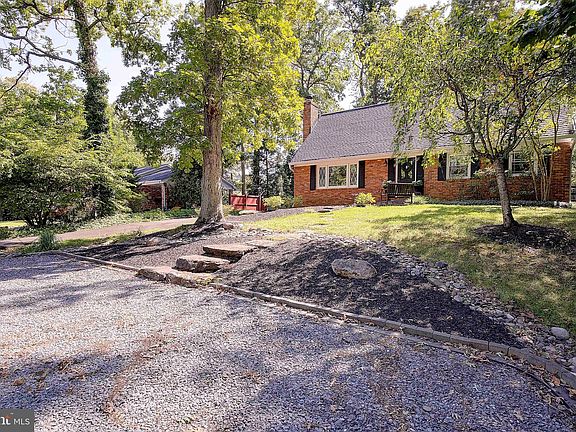 2nd image of 403 Harbor Dr
