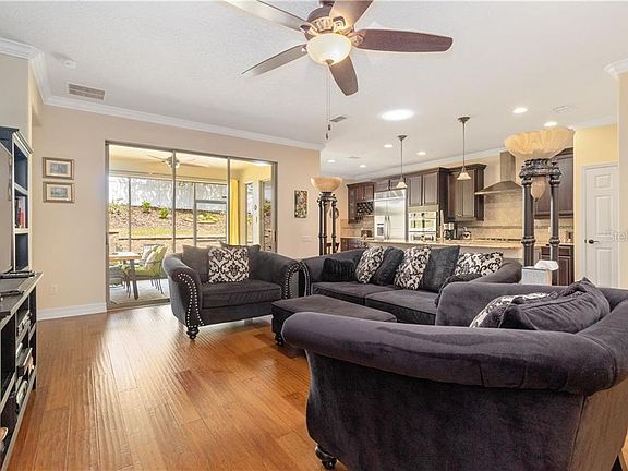 4th image of 568 Grande Dr