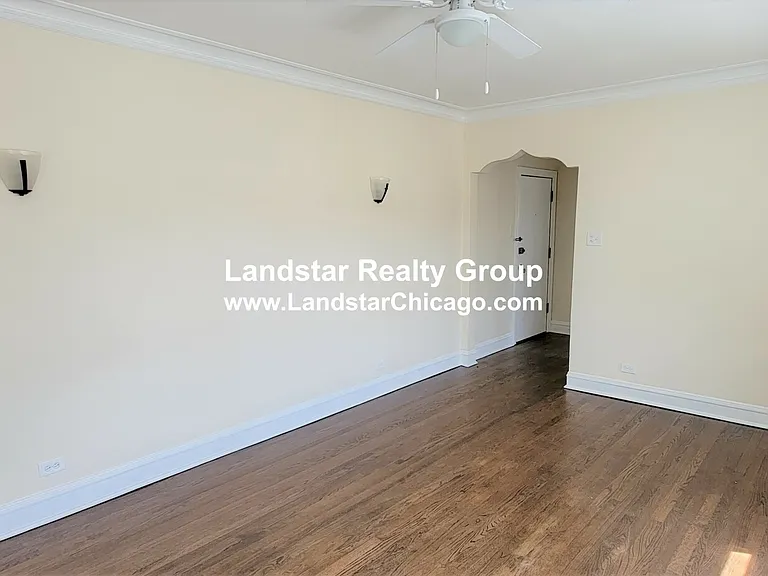 5230 N Rockwell St #2 — Photo 3