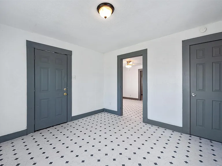 2217 Stevens St — Photo 5