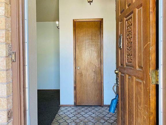5th image of 710 E Vista Pkwy