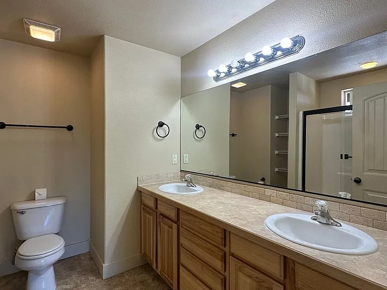 20159 Merriewood Ln — Photo 11