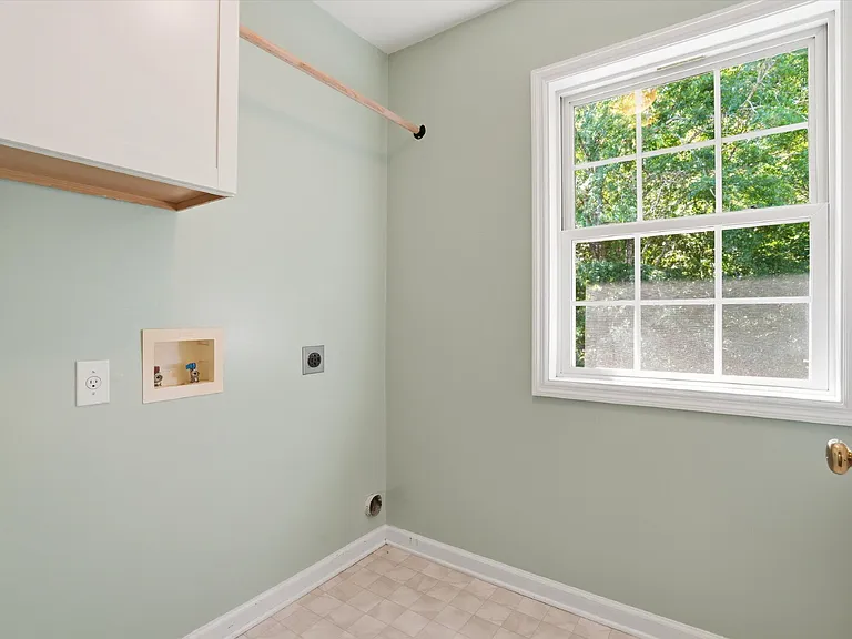 1152 Willoughby Ln — Photo 35