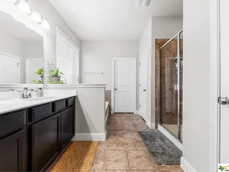 807 Old World Dr — Photo 14