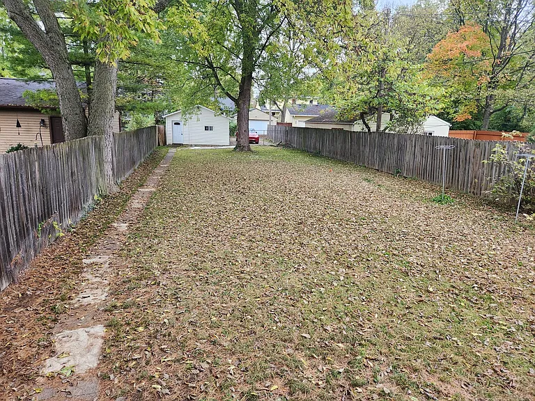 100 W North Broadway St — Photo 16