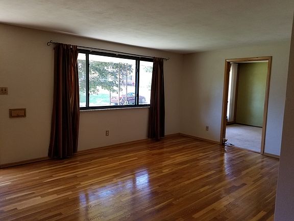 2nd image of 1825 Claudine Dr