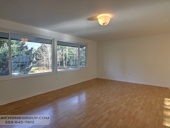 4th image of 5023 15th Ave SE