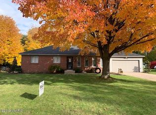 7730 Teakwood Dr, Jenison, MI 49428